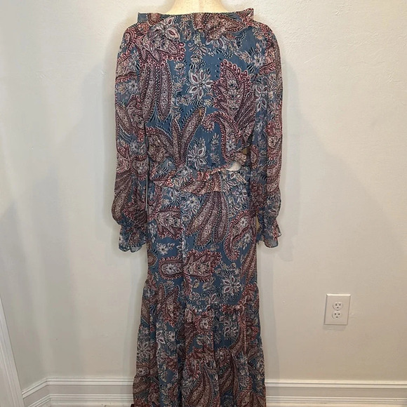 SOLD …….YOUNG REVOLVE PALOMA CUT OUT DRESS KASHMIR PAISLEY PRINT SMALL NWT - Picture 9 of 11